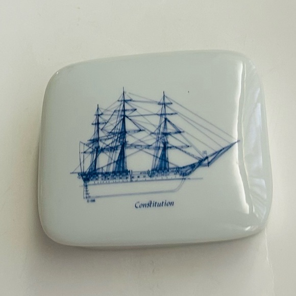 New Constitution Box White with Blue Constitution Ship Piccadilly West London - Picture 14 of 16